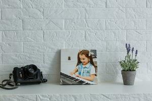photo canvas stands at home