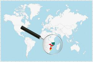 aumentador vaso demostración un mapa de Mozambique en un mundo mapa. vector