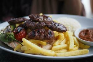 tradicional turco cocina albóndiga Akhisar kofte foto