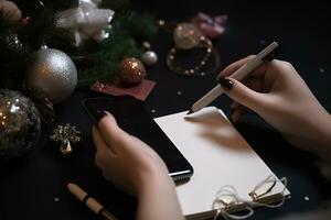 ai generado mujer escritura en cuaderno con bolígrafo y teléfono en Navidad árbol foto