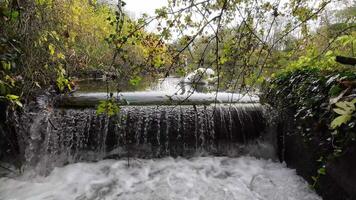 riverain sérénité automnal félicité dans l'Angleterre nationale parc video