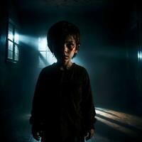 ai generado oscuro silueta de niño en misterioso habitación ai generativo foto