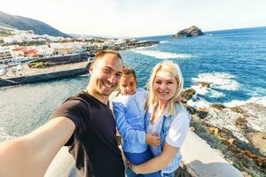 aéreo ver de garachico pueblo en el costa de atlántico Oceano en tenerife isla de España foto