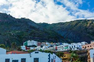 aéreo ver de garachico pueblo en el costa de atlántico Oceano en tenerife isla de España foto