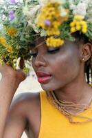 retrato de una joven negra, modelo de moda foto