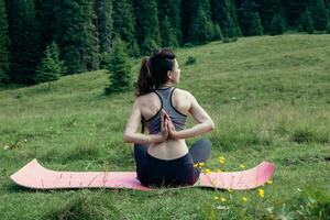sano joven independiente hembra yoga facultativo foto