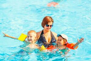 mother and children in the pool photo