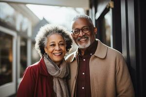 sano africano americano mayor Pareja sonriente contento y abrazando juntos, amor y relación concepto, ai generado foto