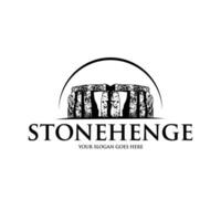 Stonehenge, apilar de piedras paisaje ver logo diseño vector