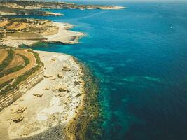aéreo ver en Malta costa línea en verano foto