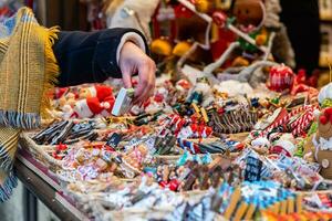 mano cosecha arriba un Navidad recuerdo foto