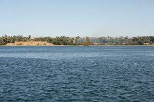 Nilo el mas largo río en África. primario agua fuente de Egipto. paisaje con claro agua río. foto