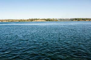 Nilo el mas largo río en África. primario agua fuente de Egipto. paisaje con claro agua río. foto