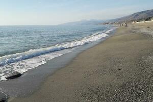 escénico playa en el tirreno línea costera en calabria, Italia foto