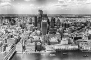 río Támesis y ciudad horizonte de Londres, Inglaterra, Reino Unido foto