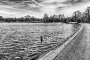 el serpentina, recreativo lago en Hyde parque, Londres, Inglaterra, Reino Unido foto