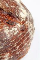 de cerca de dorado corteza de trigo pan de un pan en blanco antecedentes foto