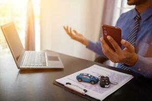 Car dealers have used applications in mobile phones to calculate interest rates and monthly car payments for customers and can also use applications to notify when payments are due. photo