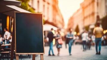 ai generado vacío pizarra firmar Bosquejo en frente de un restaurante , menú tablero con un calle café o restaurante, ai generativo foto