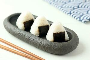 onigiri o japonés arroz pelotas foto