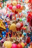 vistoso decorado linternas colgar en el calles en Ho chi minh ciudad, Vietnam durante el mediados de otoño festival foto