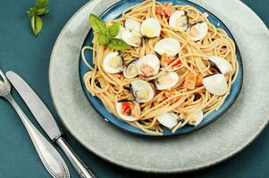 pasta con frito almejas. foto