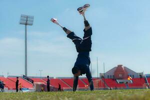 Atletas con discapacidades tomar un descanso a el estadio Entre formación sesiones foto