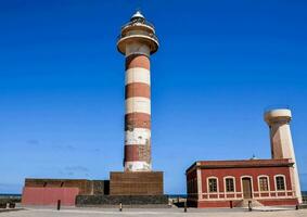 el faro en el Puerto de persona foto