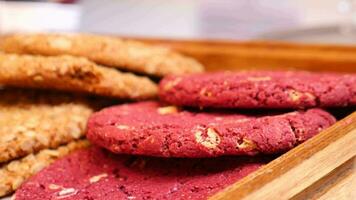 rosso e Marrone colore grande biscotti a bar video