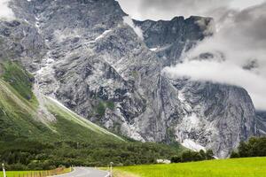 hermosa valle, Troll ruta, Noruega foto