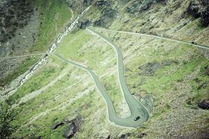 trollstigen, trolls sendero, serpentina montaña la carretera en Noruega foto