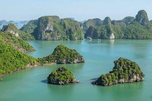 halong bahía, o decir ah largo bahía, un la unesco mundo patrimonio sitio en quang nueve, Vietnam foto