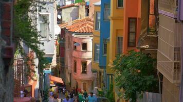 Turquía Estanbul 12 octubre 2023. Estanbul antiguo calles en balat distrito, Turquía video