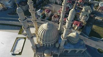 aereo Visualizza di il Cattedrale di il assunzione di benedetto vergine Maria nel il centro di baku, azerbaijan video