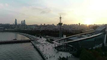 vue de ville à le coucher du soleil video