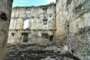 the ruins of an old building in the middle of a city photo