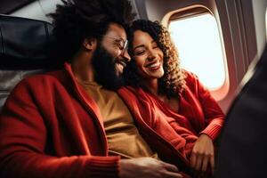 ai generado hermosa afro americano Pareja es sonriente y mirando a cada otro mientras volador en avión, contento sonriente negro Pareja es volador en un avión en primero clase, ai generado foto