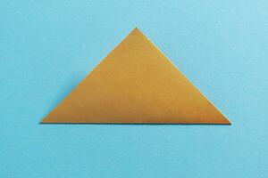 paso por paso foto instrucción cómo a hacer origami papel gatito. sencillo bricolaje niños para niños concepto.