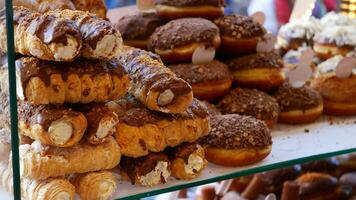 fresco al forno pane con cioccolato patatine fritte video