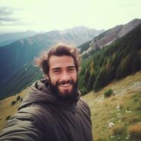 ai generado selfie foto en frente de un escénico montaña rango debajo un azul cielo