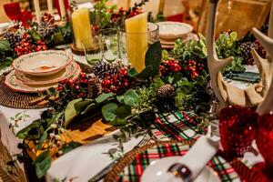 conjunto Navidad mesa con platos y lentes foto