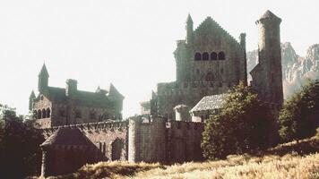 aéreo ver de medieval castillo con interior y exterior patio foto