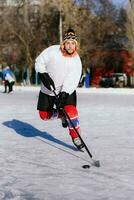 el hombre obras de teatro hockey en el pista foto