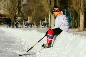 el hombre obras de teatro hockey en el pista foto