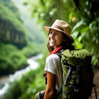 ai generado un alegre dama con mochila levantamiento mano aprecia naturaleza foto