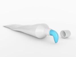 exprimir pasta dental fuera de un pasta dental tubo en un blanco antecedentes foto