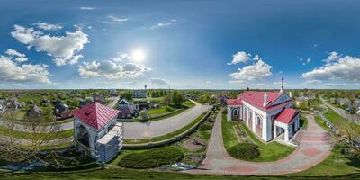 aéreo lleno hdri 360 panorama ver en blanco barroco católico Iglesia en campo o pueblo en equirrectangular proyección con cenit y nadir. vr Arkansas contenido foto