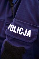 policía firmar - logo en el espalda de el policía uniforme. policia. foto