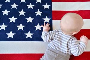 bebé en americano bandera antecedentes. hijo de America. foto