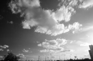 negro y blanco hermosa cielo antecedentes foto